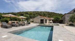 Villa Bosilen with private pool, near Trogir, Split airport, quiet area, family villa